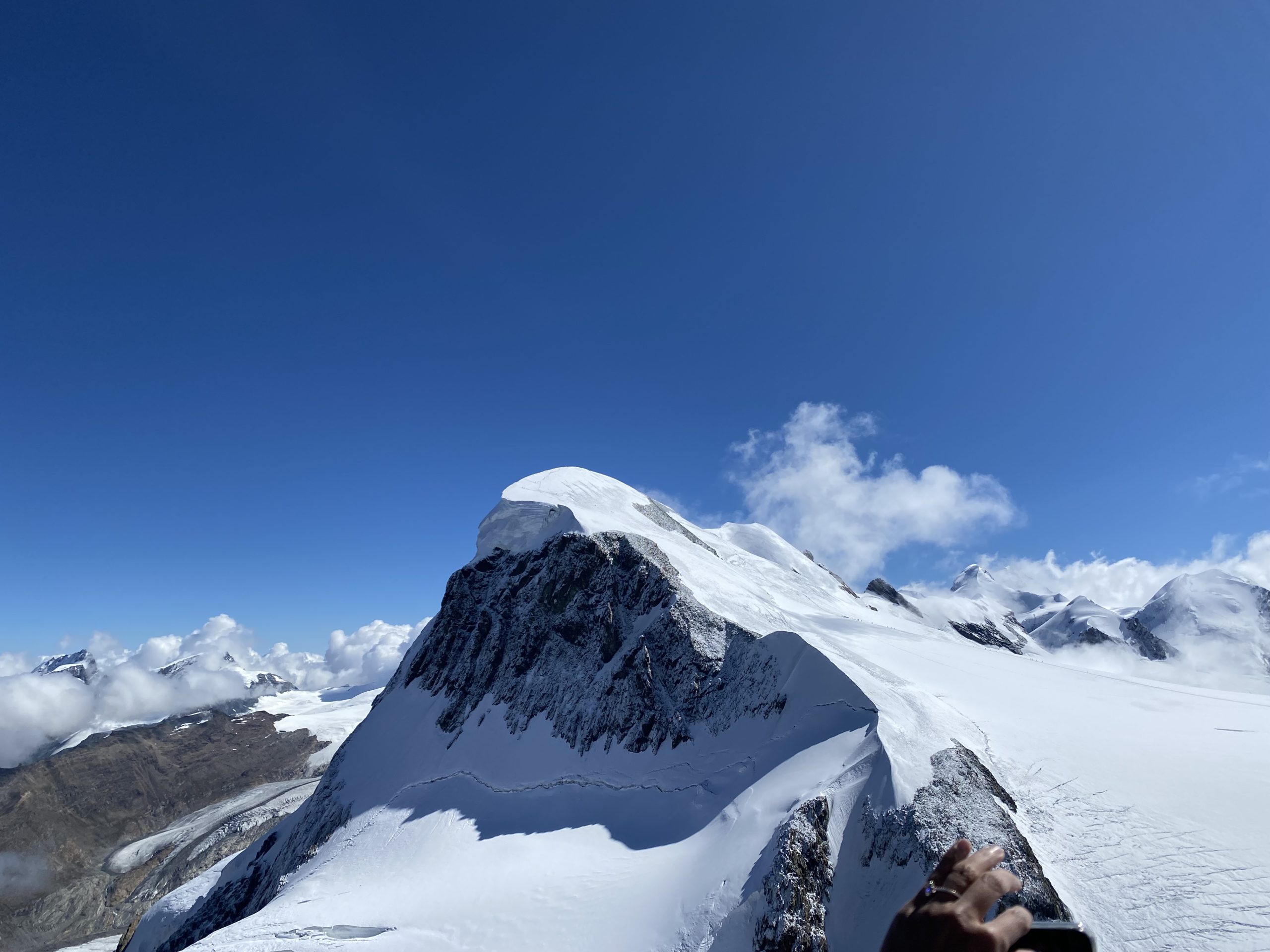 Dès 2021, les pneus neige ou les chaînes seront obligatoires l'hiver en  montagne